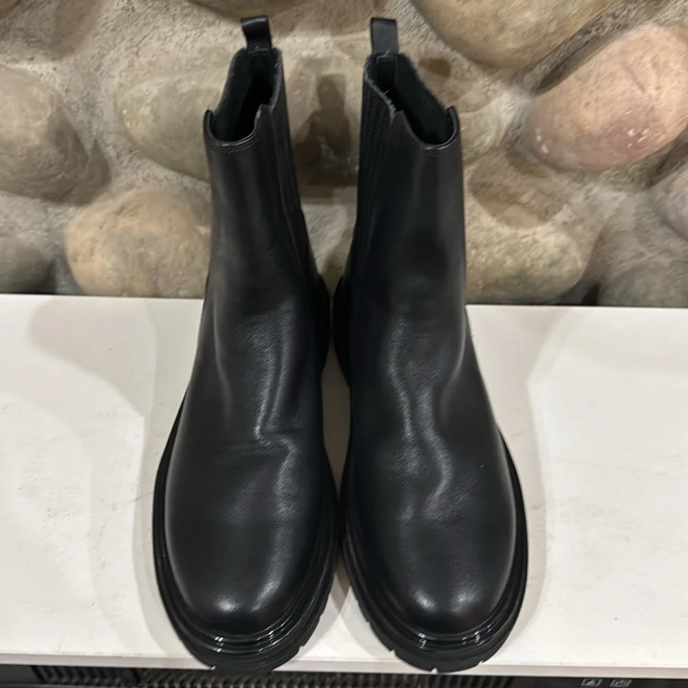 Johnston & Murphy Gianna Gore boot in black